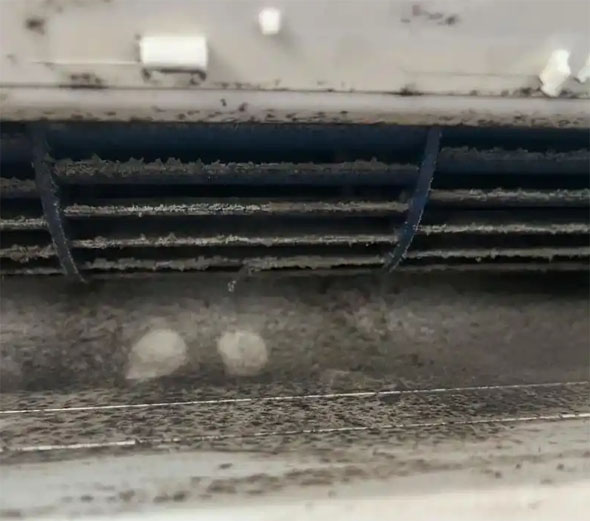 上犹空调吹的风有股烧焦味是怎么回事